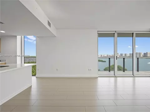 16385 Biscayne Blvd #1615, North Miami Beach, FL 33160