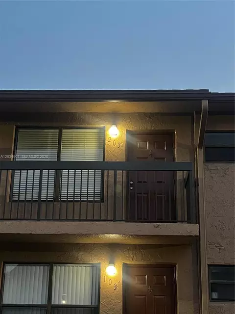 10002 Winding Lake Rd #203, Sunrise, FL 33351