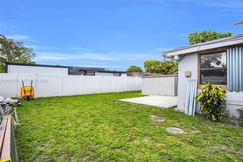 Exterior - 855 W 70th Pl, Hialeah, FL 33014 photo 6 of 9