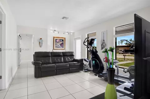Other - 855 W 70th Pl, Hialeah, FL 33014 photo 3 of 9
