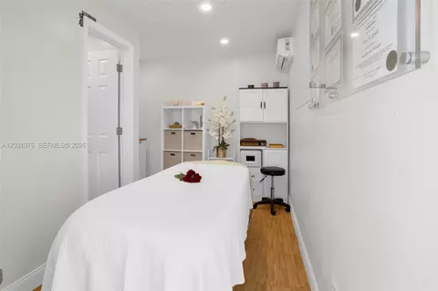 Bedroom - 855 W 70th Pl, Hialeah, FL 33014 photo 6 of 10