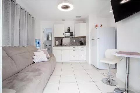 Other - 855 W 70th Pl, Hialeah, FL 33014 photo 7 of 9