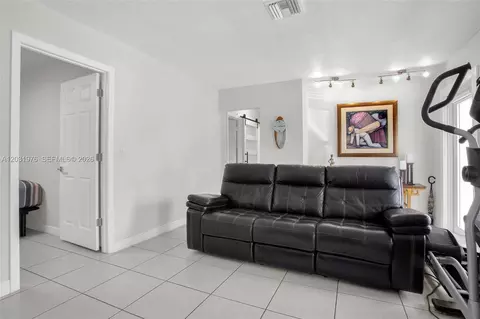 Other - 855 W 70th Pl, Hialeah, FL 33014 photo 4 of 9