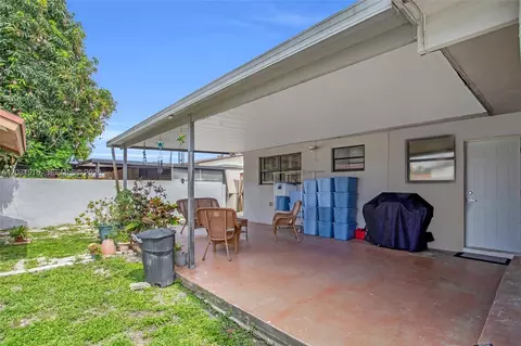 Exterior - 855 W 70th Pl, Hialeah, FL 33014 photo 4 of 9