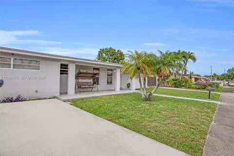 Exterior - 855 W 70th Pl, Hialeah, FL 33014 photo 2 of 9