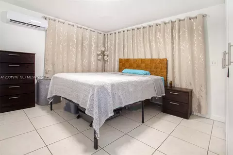 Bedroom - 855 W 70th Pl, Hialeah, FL 33014 photo 8 of 10