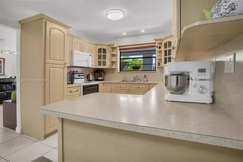 Kitchen - 855 W 70th Pl, Hialeah, FL 33014 photo 2 of 5