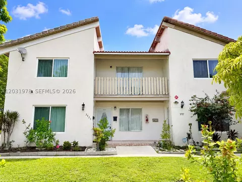 3719 Riverside Dr, Coral Springs, FL 33065