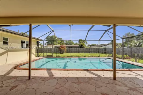 7421 NW 8th Ct, Plantation, FL 33317
