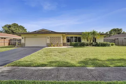 7421 NW 8th Ct, Plantation, FL 33317