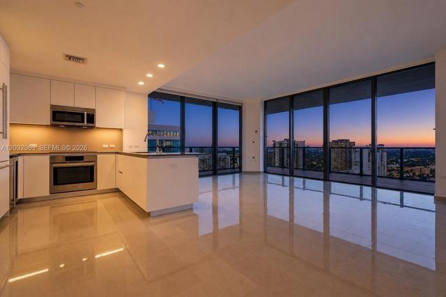88 SW 7th St #2302, Miami, FL 33130