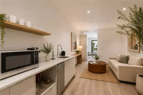 239 SW 9th St #301, Miami, FL 33130