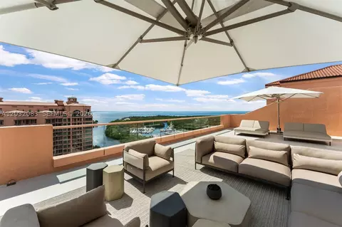 60 Edgewater Dr #TS-D, Coral Gables, FL 33133