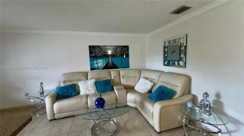 4050 NW 135th St #15-11, Opa Locka, FL 33054