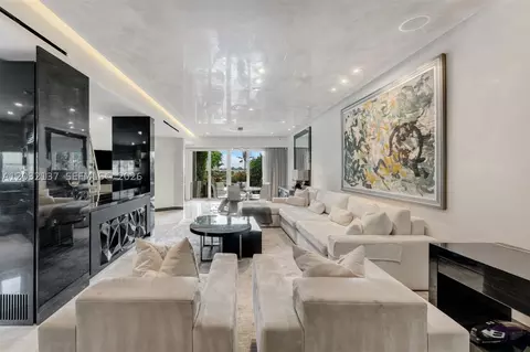 5021 NE London Walk Ter #50, Miami, FL 33138