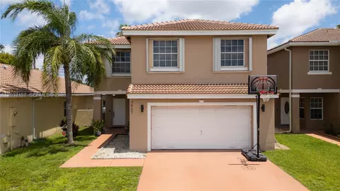 7907 N Silverado Cir, Hollywood, FL 33024