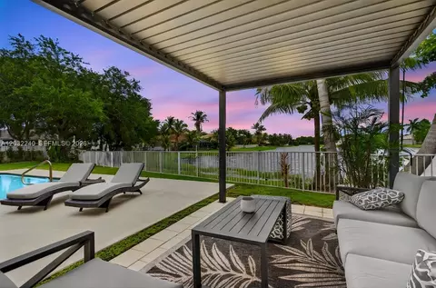 480 Cambridge Dr, Weston, FL 33326