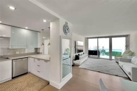 100 Bayview Dr #1008, Sunny Isles Beach, FL 33160