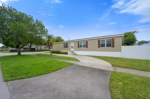 21830 NW 2nd Ct, Pembroke Pines, FL 33029