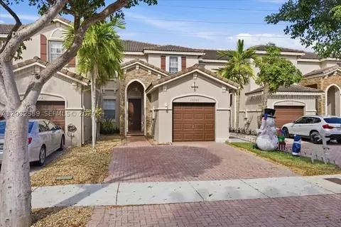 15369 SW 8th Ln, Miami, FL 33194