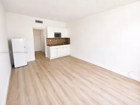 26 Diplomat Pkwy #2325, Hallandale Beach, FL 33009