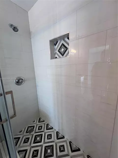 Bath - 2834 W 75th Ter, Hialeah, FL 33018 photo 2 of 4