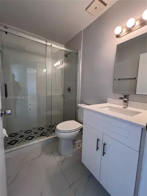 Bath - 2834 W 75th Ter, Hialeah, FL 33018 photo 3 of 4
