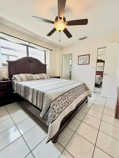 Bedroom - 6527 W 22nd Ln, Hialeah, FL 33016 photo 1 of 4