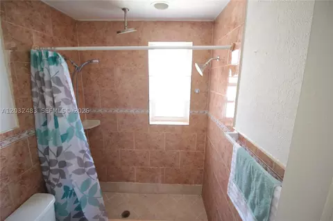 Bath - 359 E 12th St, Hialeah, FL 33010 photo 2 of 4
