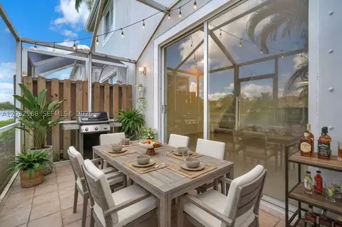 3698 San Simeon Cir, Weston, FL 33331