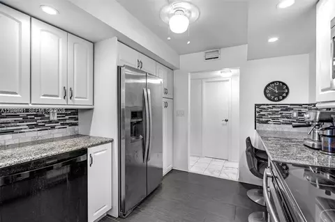 1000 Parkview Dr #715, Hallandale Beach, FL 33009