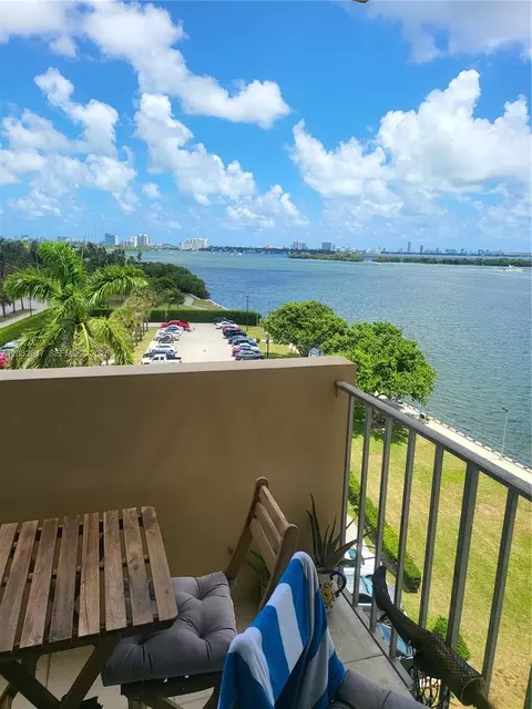 880 NE 69th St #6R, Miami, FL 33138