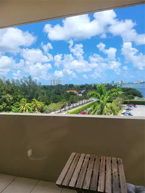 880 NE 69th St #6R, Miami, FL 33138
