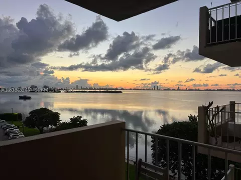 880 NE 69th St #6R, Miami, FL 33138