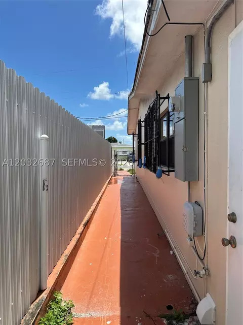 4596 E 8th Ct, Hialeah, FL 33013 photo 9