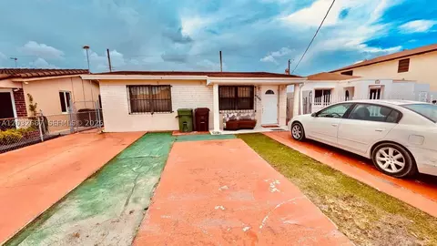 4596 E 8th Ct, Hialeah, FL 33013 photo 2