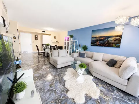 4200 Hillcrest Dr #403, Hollywood, FL 33021
