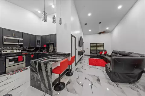 3245 NE 11 Dr, Homestead, FL 33033