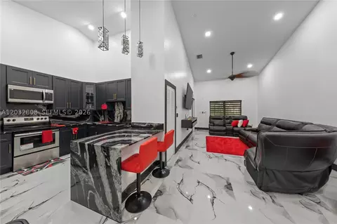 3245 NE 11 Dr, Homestead, FL 33033