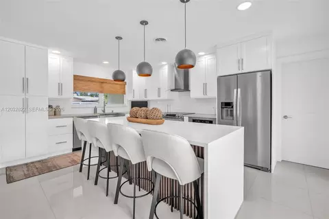 2104 NE 63rd St, Fort Lauderdale, FL 33308