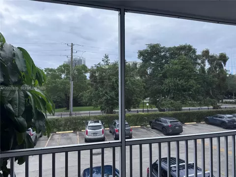 16950 W Dixie Hwy A232 Hwy #232, North Miami Beach, FL 33160
