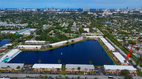 1050 SW 11th St # 20L, Hallandale Beach, FL 33009