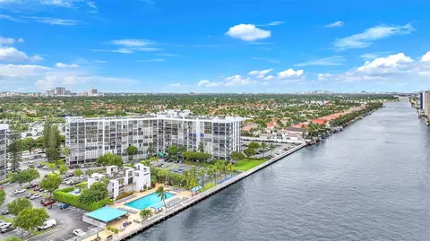 1000 Parkview Dr #229, Hallandale Beach, FL 33009