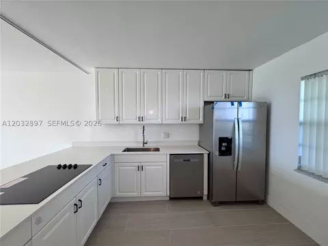 575 Oaks Ln #1008, Pompano Beach, FL 33069