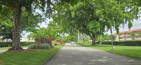 9823 S Hollybrook Lake Dr #310, Pembroke Pines, FL 33025