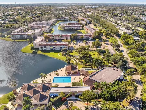 9041 Sunrise Lakes Blvd #106, Sunrise, FL 33322