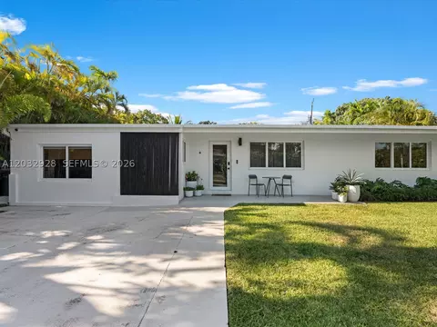 1945 Alamanda Dr, North Miami, FL 33181