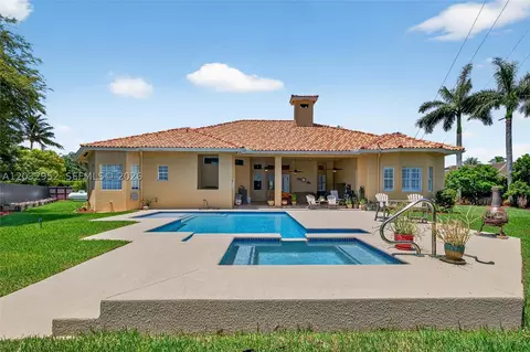 8920 SW 162nd Ter, Palmetto Bay, FL 33157