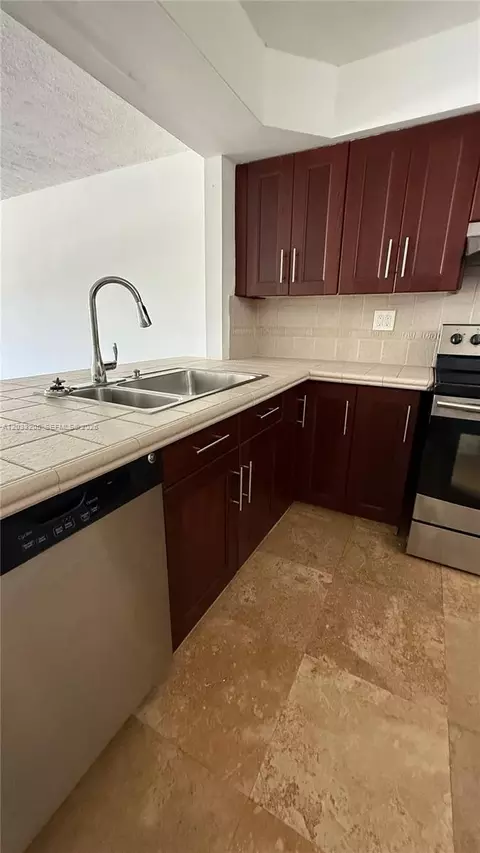 1400 NE 191st St #310, Miami, FL 33179