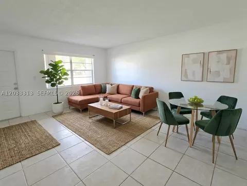 4160 NW 21st St #124D, Lauderhill, FL 33313